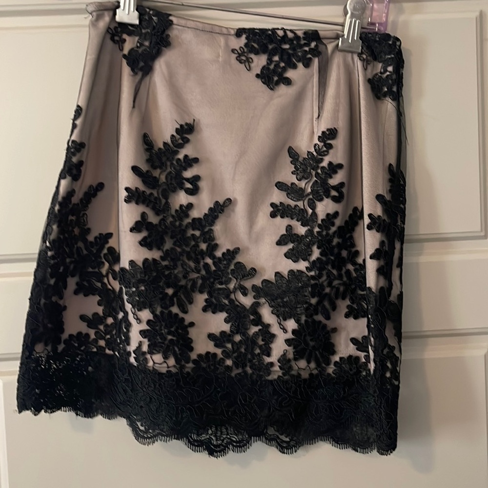 LF TAN & BLACK LACE SKIRT